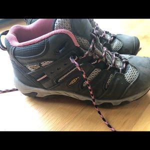 Keen Hiking boots. Size 8 (7.5)
